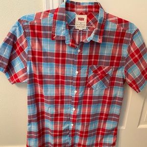 Men’s short sleeve plaid Levi shirt